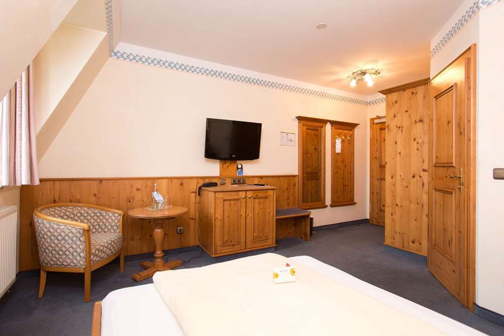 Akzent Hotel Krone Helmstadt Exterior photo