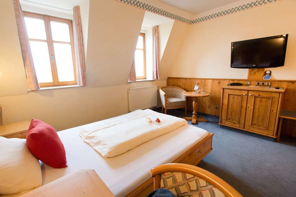 Akzent Hotel Krone Helmstadt Exterior photo