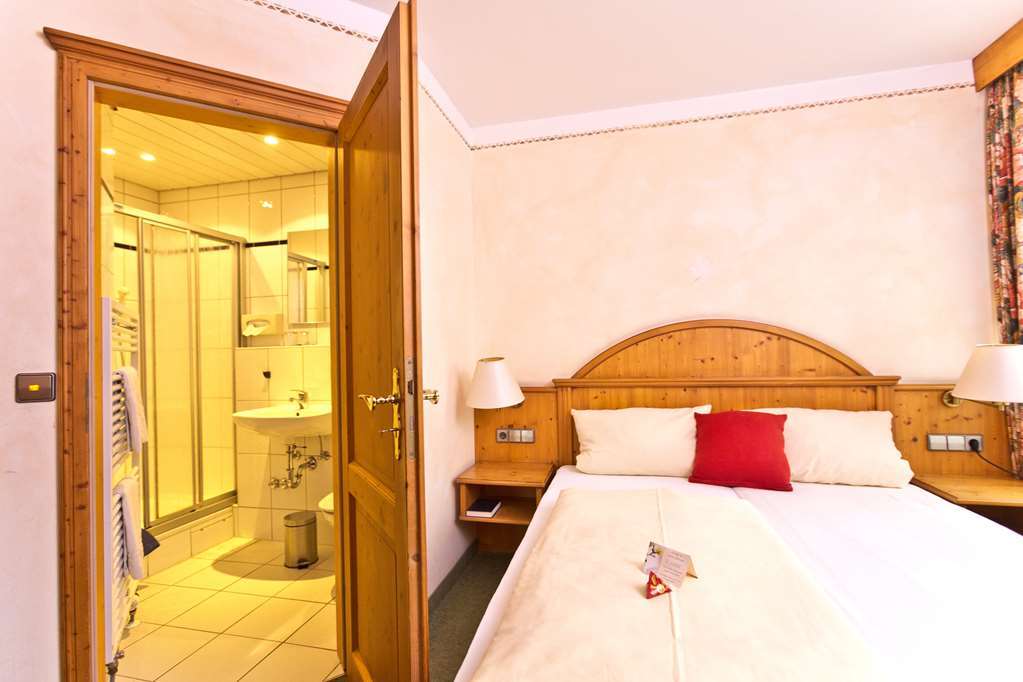 Akzent Hotel Krone Helmstadt Exterior photo