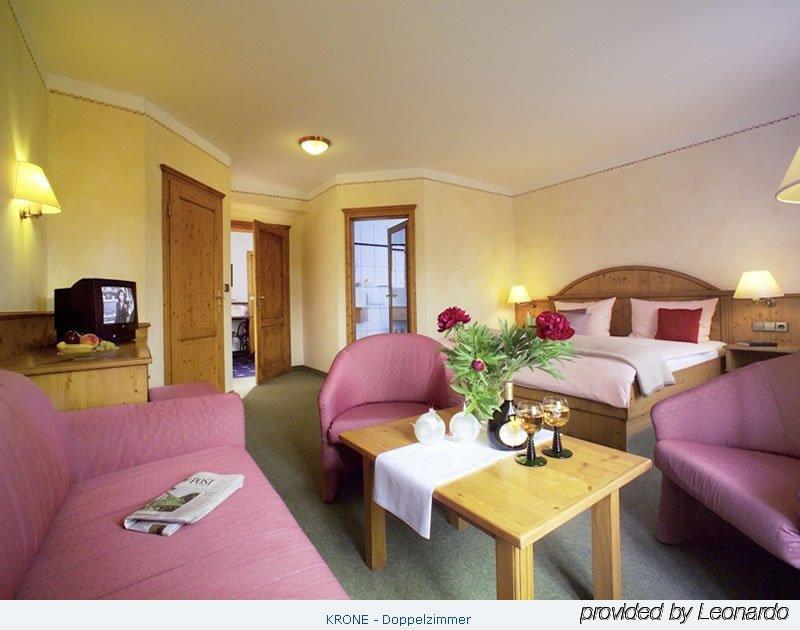Akzent Hotel Krone Helmstadt Exterior photo