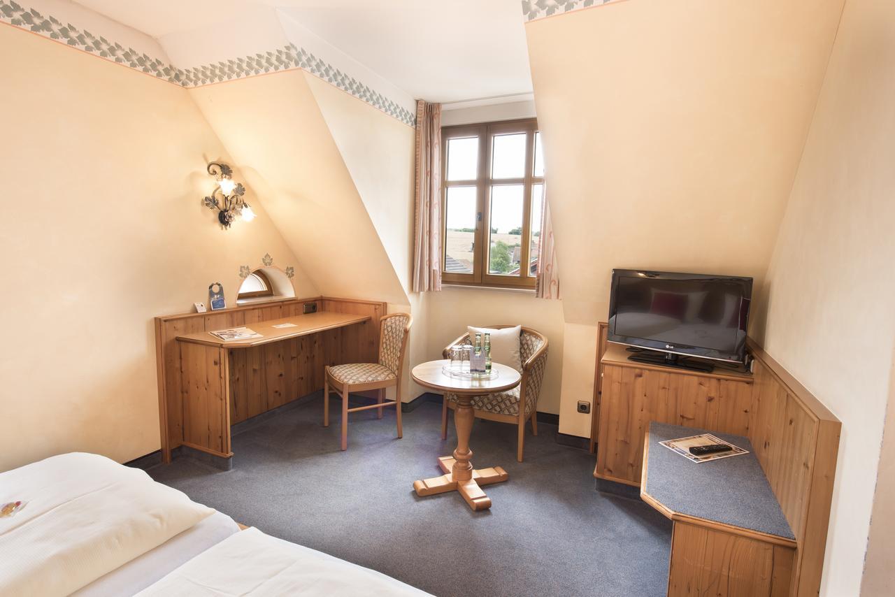 Akzent Hotel Krone Helmstadt Exterior photo