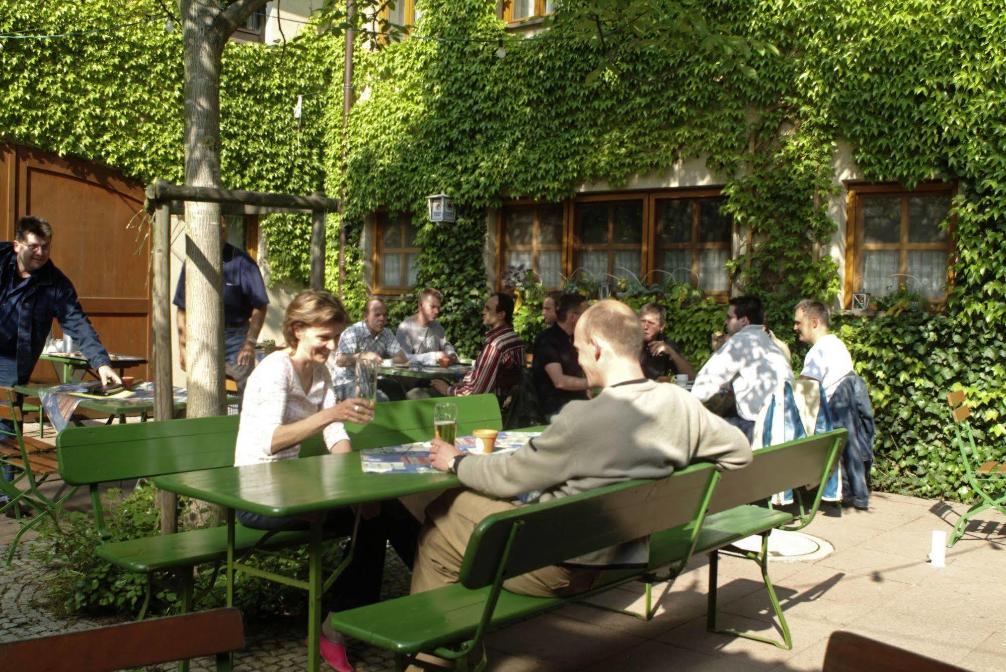 Akzent Hotel Krone Helmstadt Exterior photo