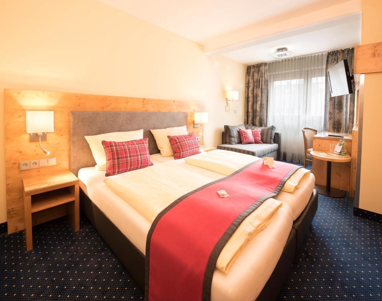 Akzent Hotel Krone Helmstadt Exterior photo
